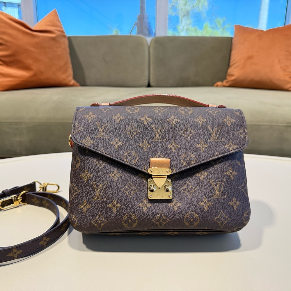 Louis Vuitton Pochette Metis MM